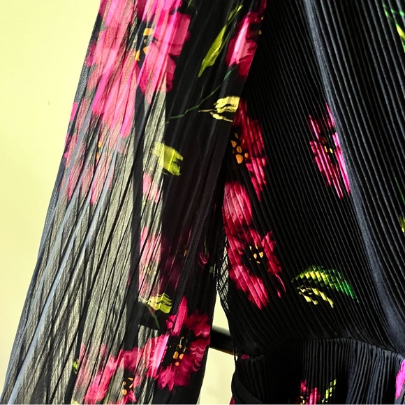 DKNY Printed Pleated Faux-Wrap Dress Navy with Pink Floral Size 8 - Picture 11 of 14